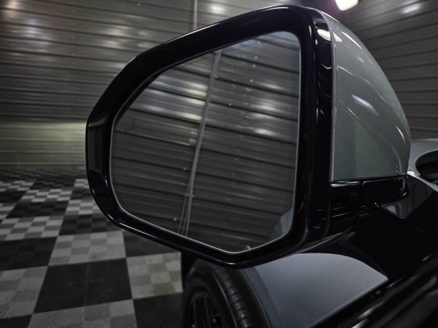 Used 2025 Rivian R1T Adventure image 41