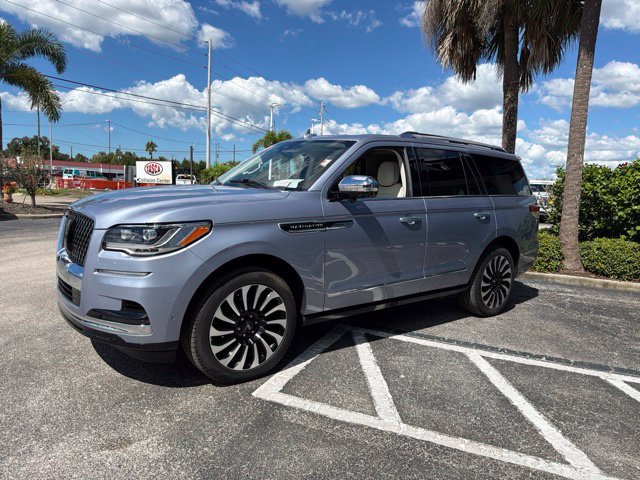 Used 2023 Lincoln Navigator Black Label AWD/4WD image 3