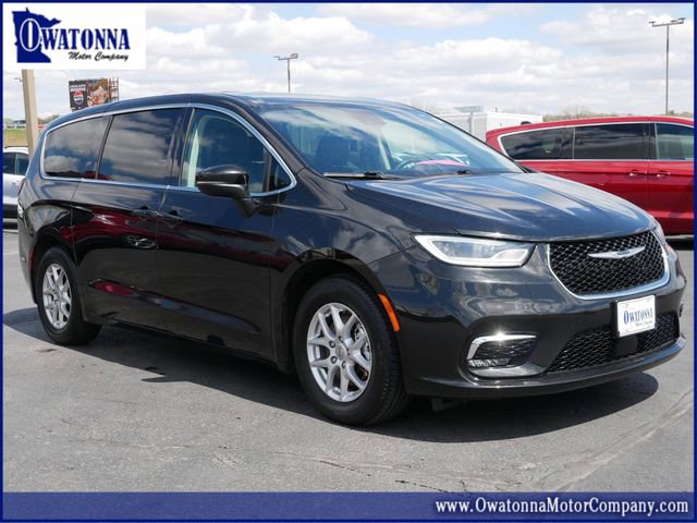 Used 2023 Chrysler Pacifica Touring-L