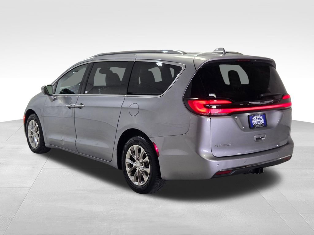 Used 2021 Chrysler Pacifica Touring-L w/ Uconnect Theater Family Group FWD image 23