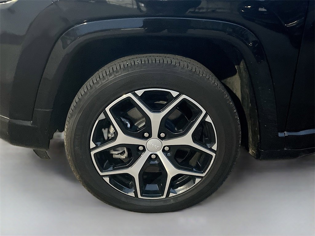 Used 2023 Jeep Compass Limited image 29