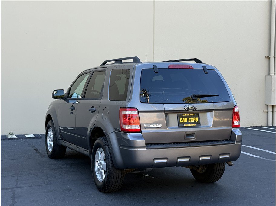 Used 2010 Ford Escape XLT image 3