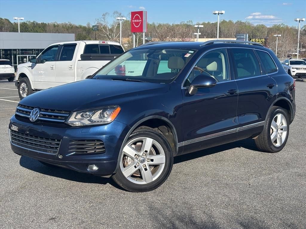 Used 2014 Volkswagen Touareg Sport image 2
