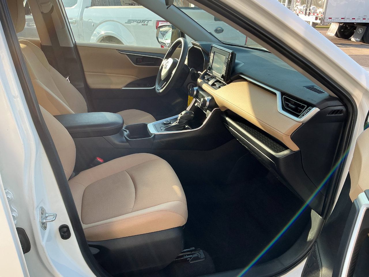 Used 2022 Toyota RAV4 LE image 21