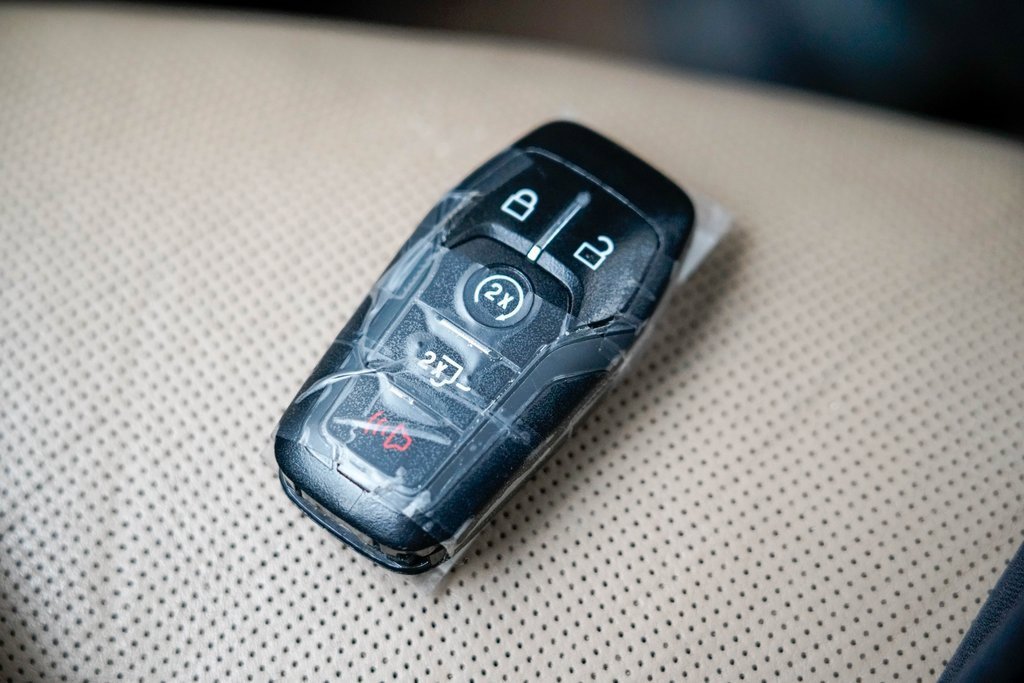 Used 2015 Ford F150 Lariat w/ Equipment Group 502A Luxury image 34