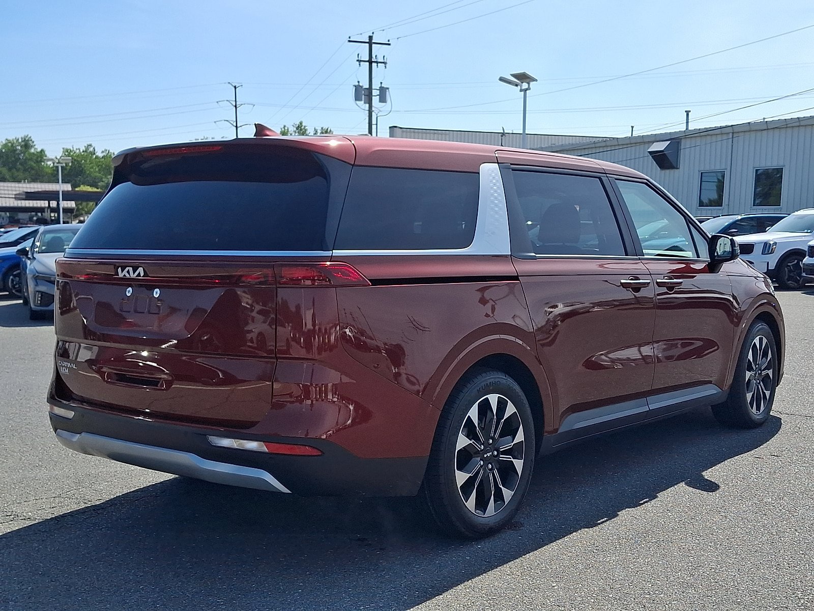Used 2024 Kia Carnival EX FWD image 4