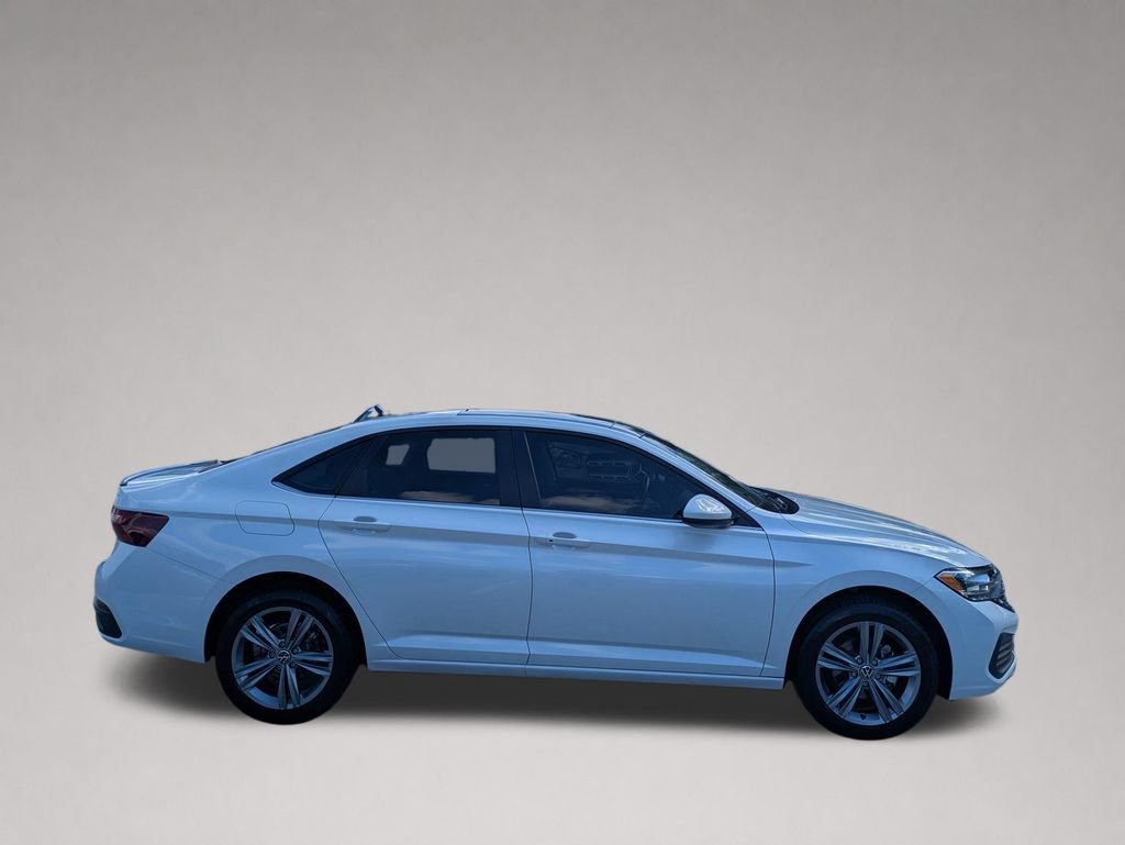 Used 2023 Volkswagen Jetta SE FWD image 2