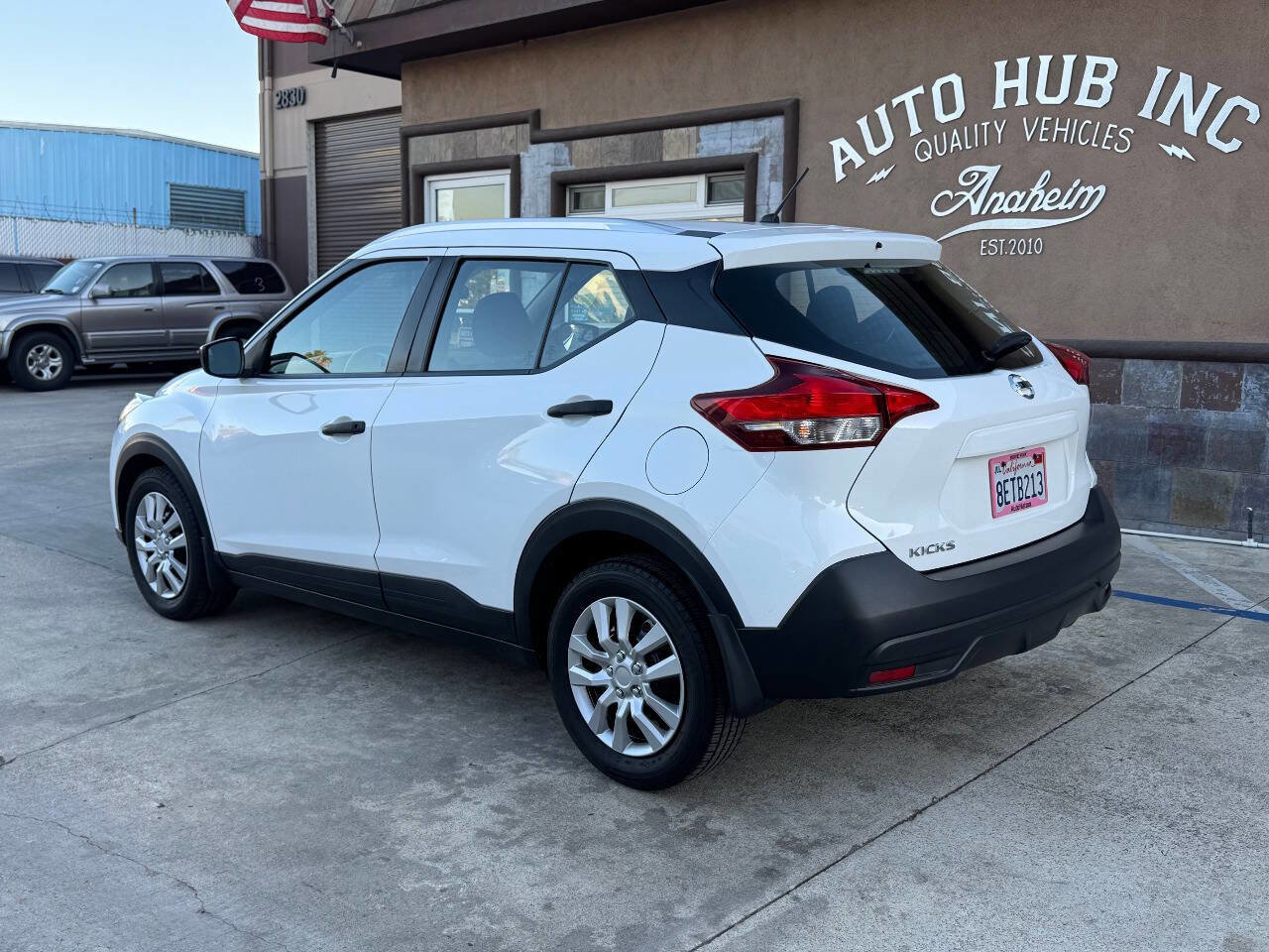 Used 2018 Nissan Kicks S image 7
