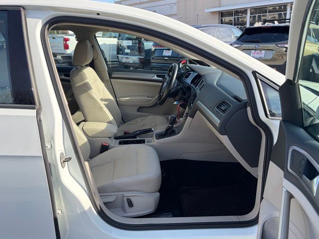 Used 2015 Volkswagen Golf TDI SE image 26