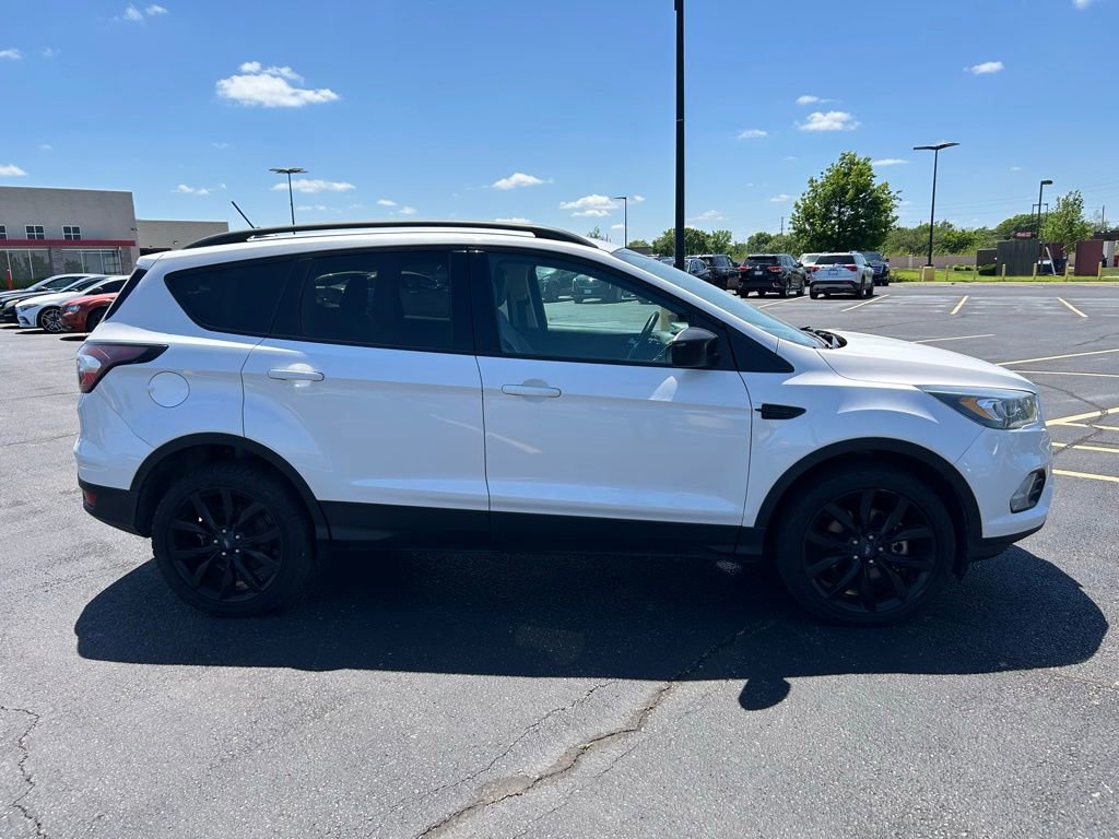 Used 2018 Ford Escape SE w/ SE Sport Appearance Package AWD/4WD image 9