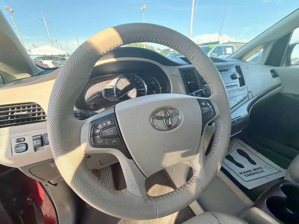 Used 2014 Toyota Sienna XLE FWD image 24