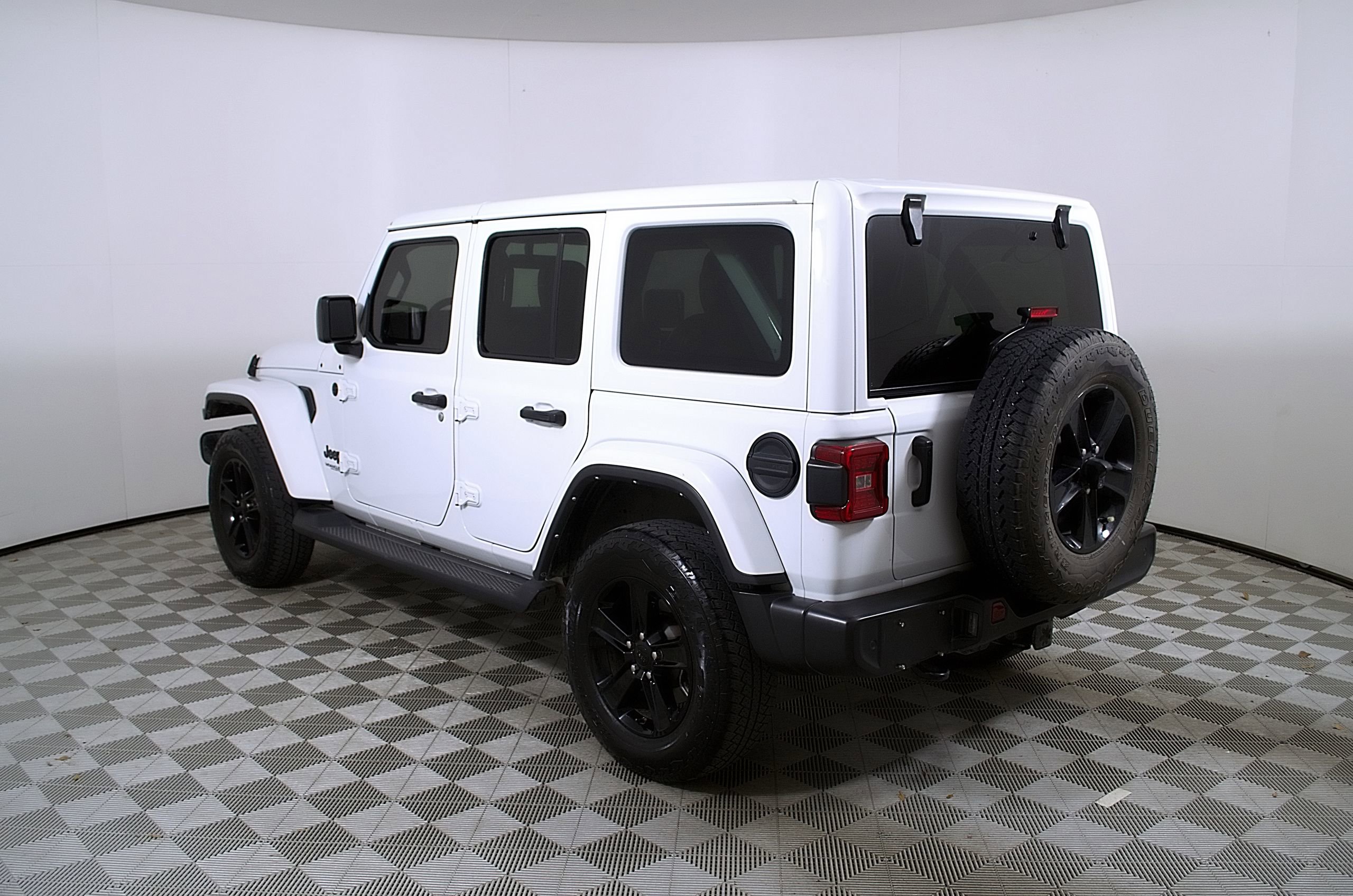 Used 2021 Jeep Wrangler Unlimited Sahara AWD/4WD image 9