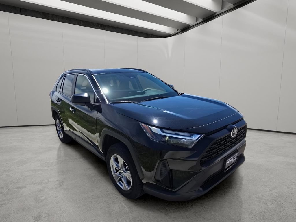 Used 2025 Toyota RAV4 LE AWD/4WD image 7