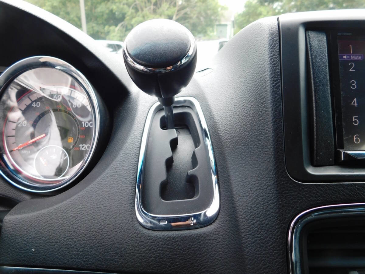 Used 2018 Dodge Grand Caravan SXT image 19