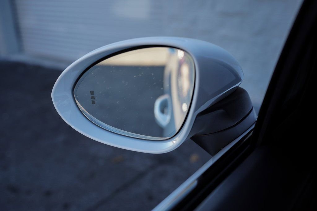 Used 2023 Porsche Cayenne Platinum Edition image 38