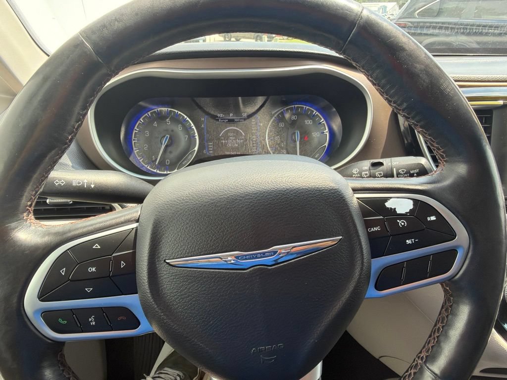 Used 2019 Chrysler Pacifica Touring-L FWD image 14