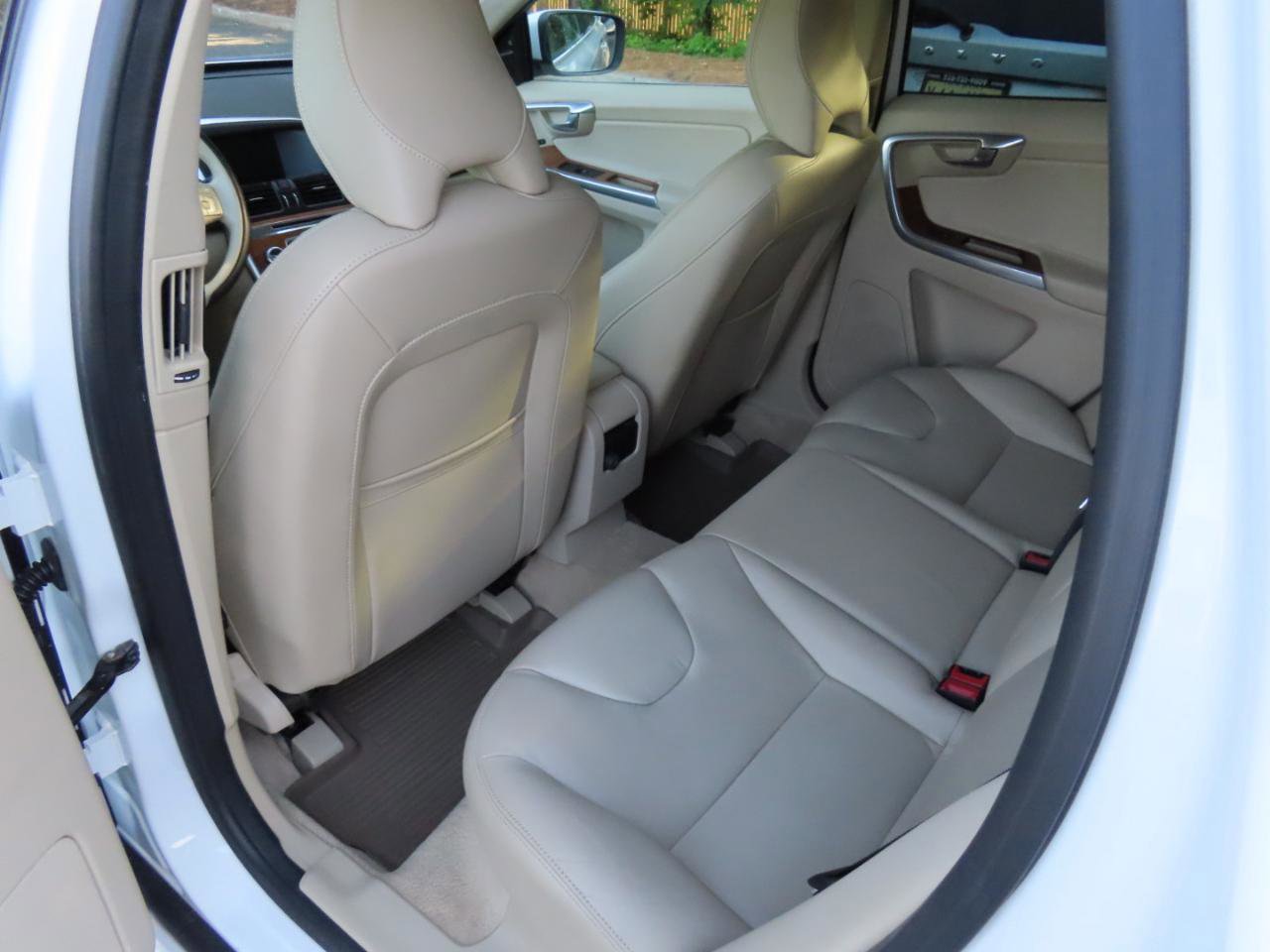 Used 2016 Volvo XC60 T6 AWD/4WD image 9