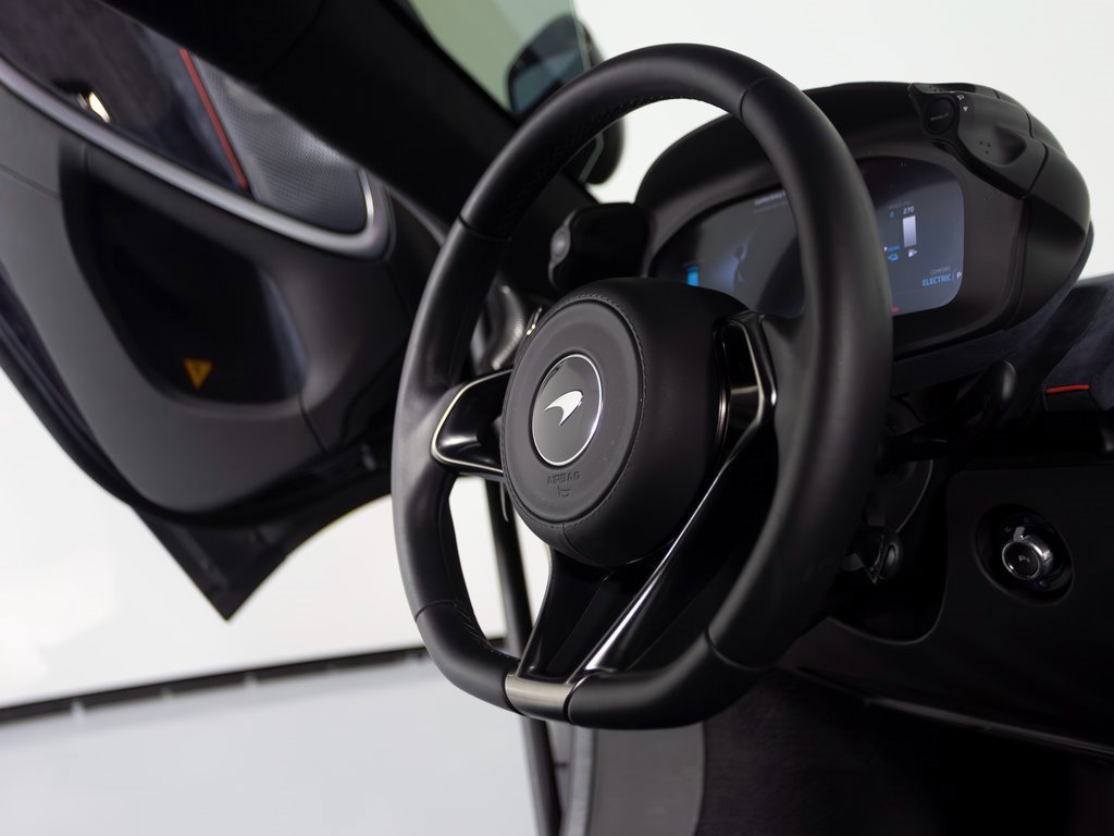 Used 2023 McLaren Artura image 26