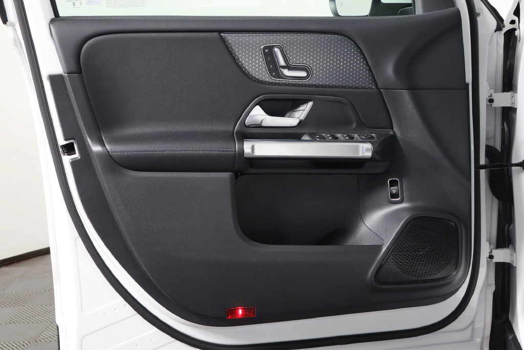New 2026 Mercedes-Benz GLB 250 image 7