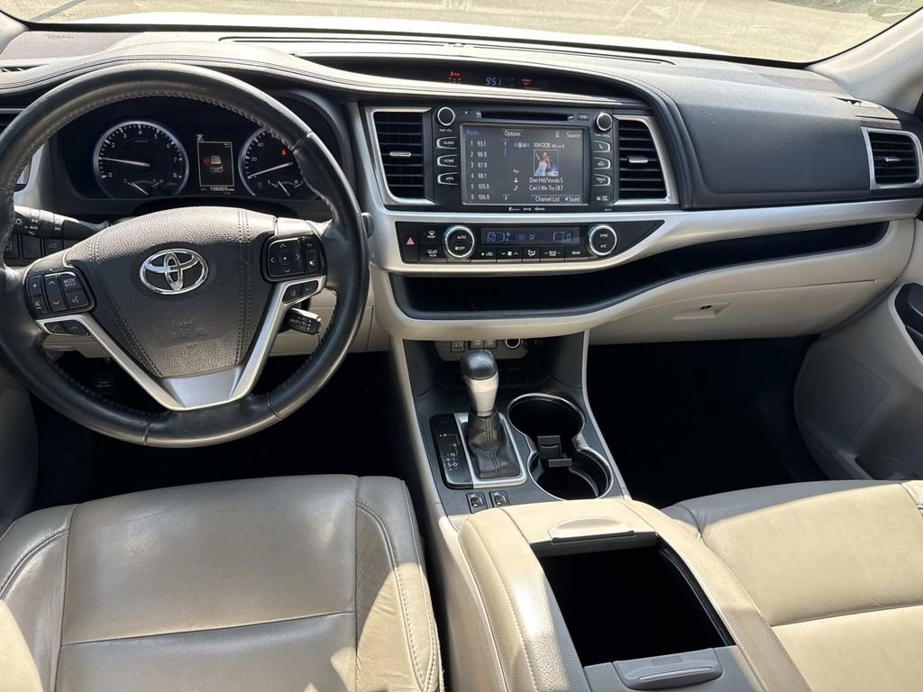 Used 2018 Toyota Highlander XLE image 14