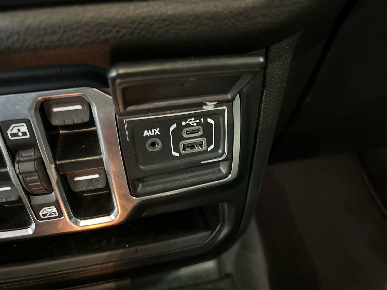 Used 2025 Jeep Gladiator Sport AWD/4WD image 31