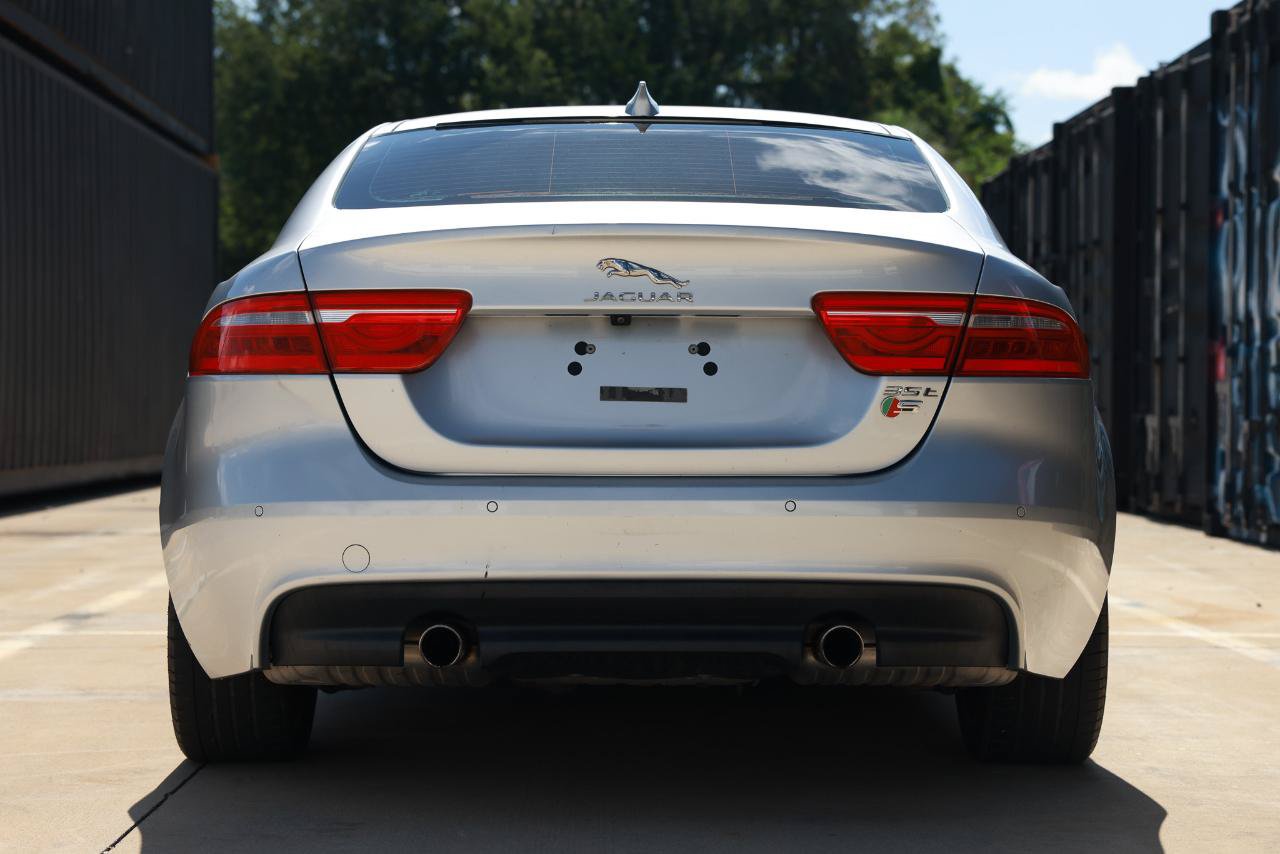 Used 2017 Jaguar XE Premium RWD image 11
