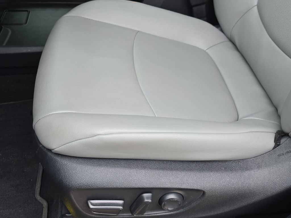 Used 2025 Toyota Sienna XLE FWD image 29