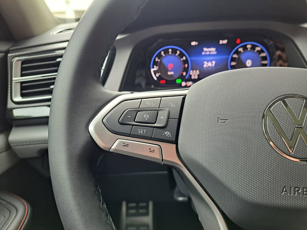 Used 2025 Volkswagen Atlas Peak Edition SE image 13