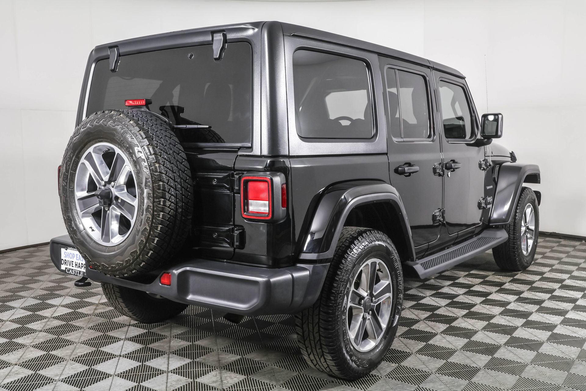Used 2020 Jeep Wrangler Unlimited Sahara image 9