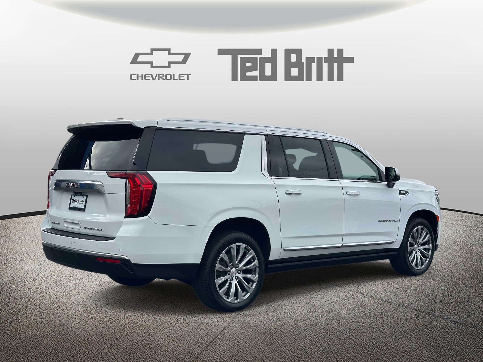 Used 2021 GMC Yukon XL Denali w/ Advanced Technology Package AWD/4WD image 4