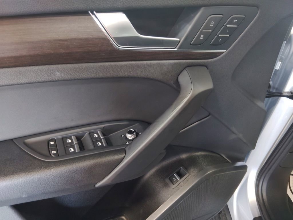 Used 2024 Audi Q5 2.0T Premium w/ Convenience Package AWD/4WD image 29