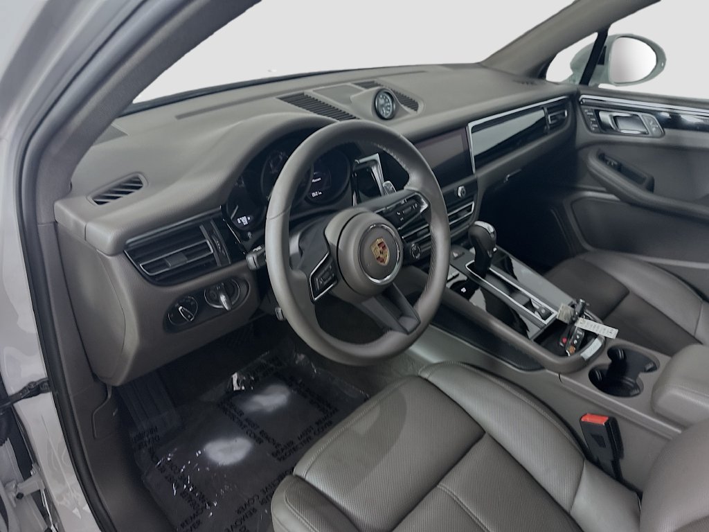 Certified 2026 Porsche Macan Turbo AWD/4WD image 4
