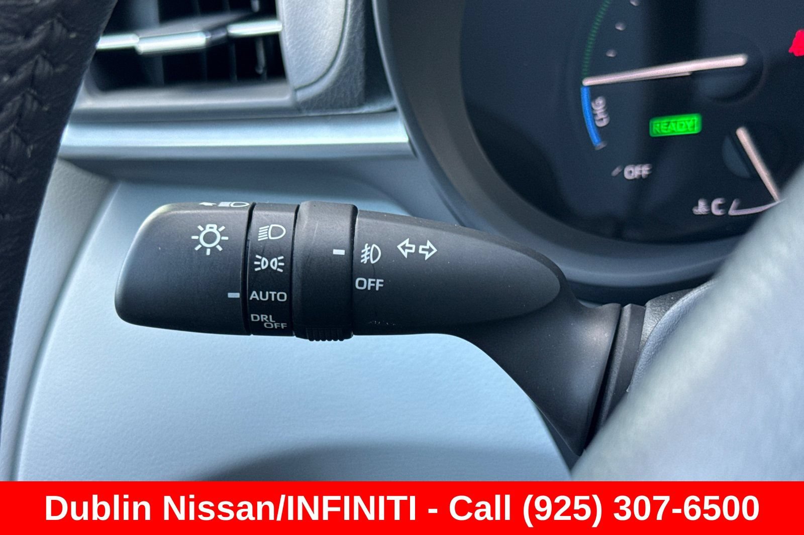 Used 2025 Toyota Sienna XLE FWD image 37