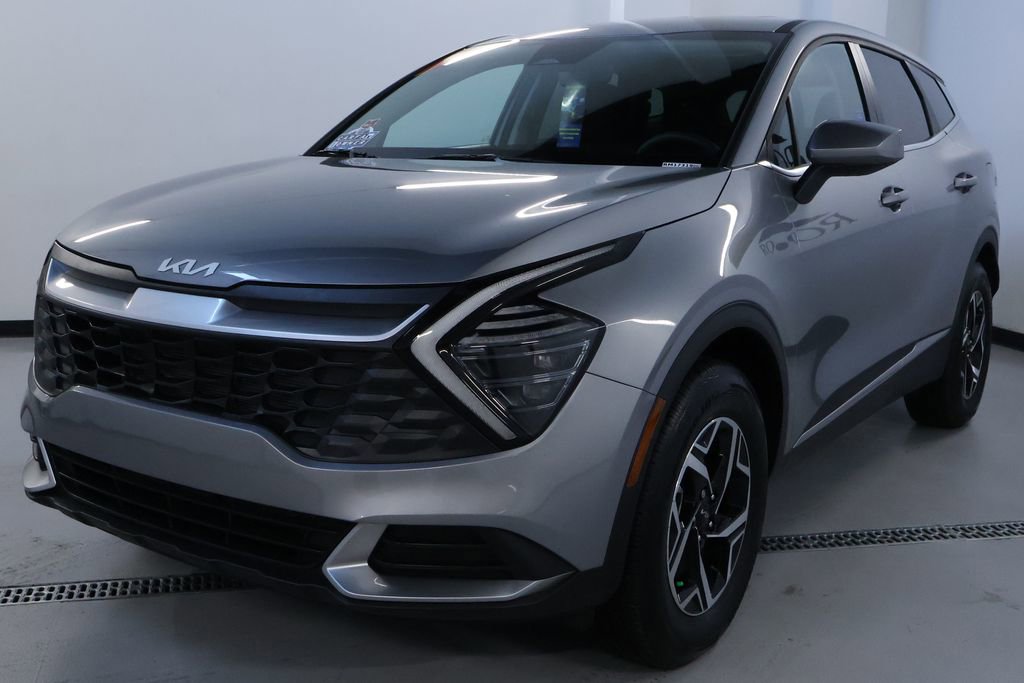 Used 2024 Kia Sportage LX image 3