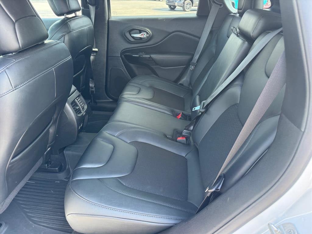 Used 2021 Jeep Cherokee Latitude Plus AWD/4WD image 13
