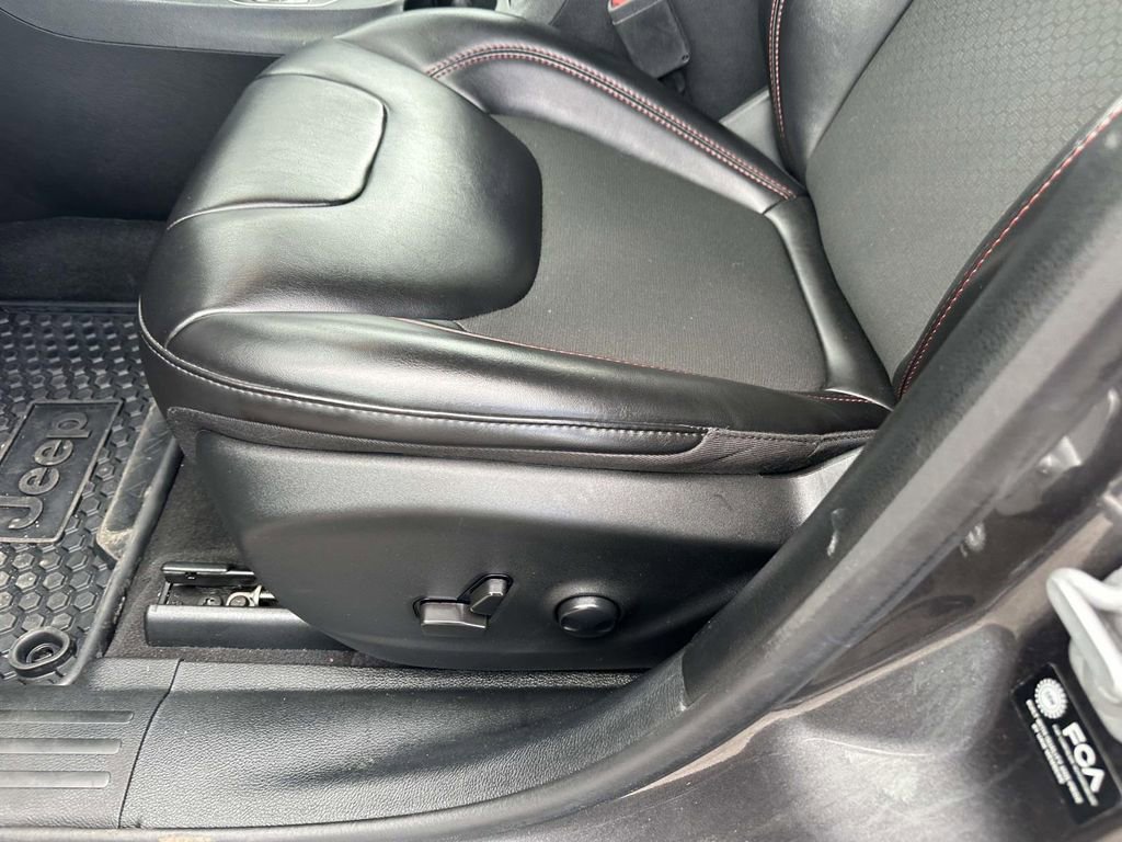 Used 2022 Jeep Cherokee Trailhawk w/ Comfort/Convenience Group image 19