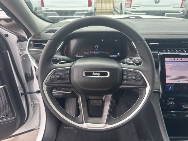 Used 2023 Jeep Grand Cherokee Limited w/ Black Appearance Package image 14