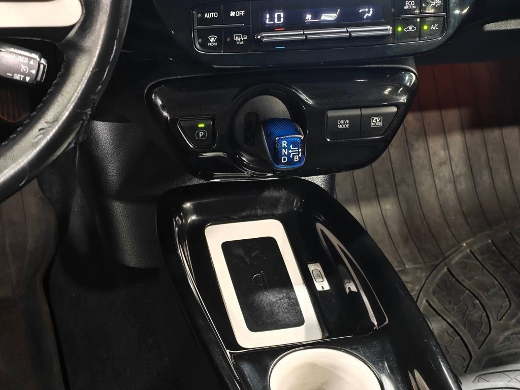 Used 2016 Toyota Prius Three image 8