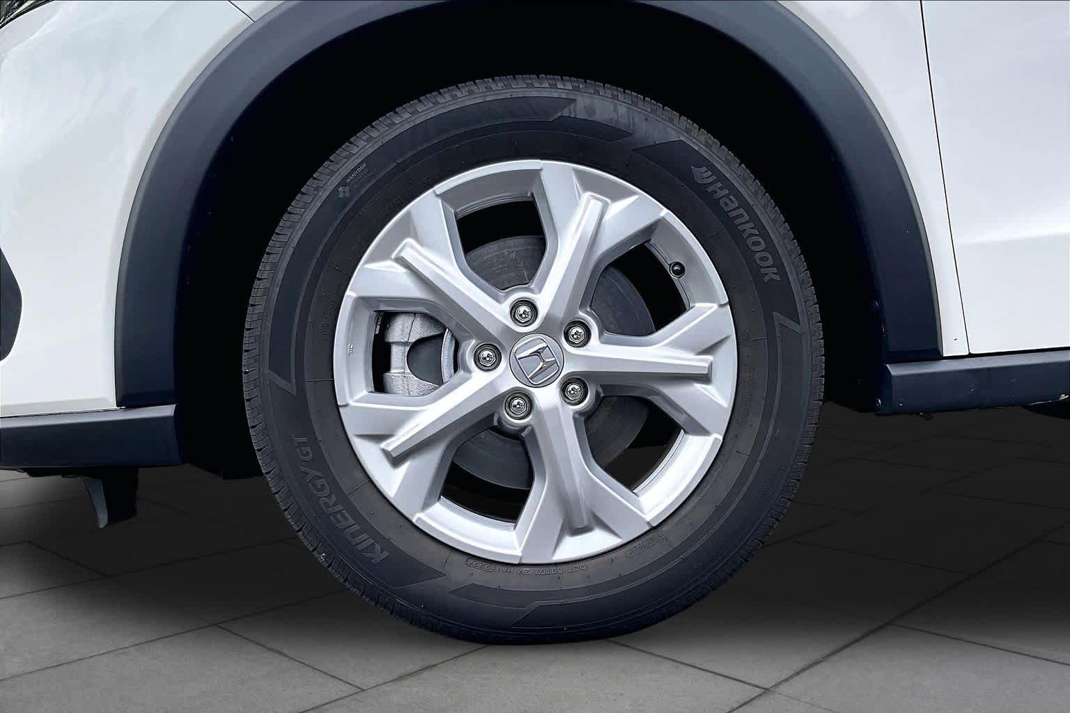 Used 2025 Honda HR-V LX image 9