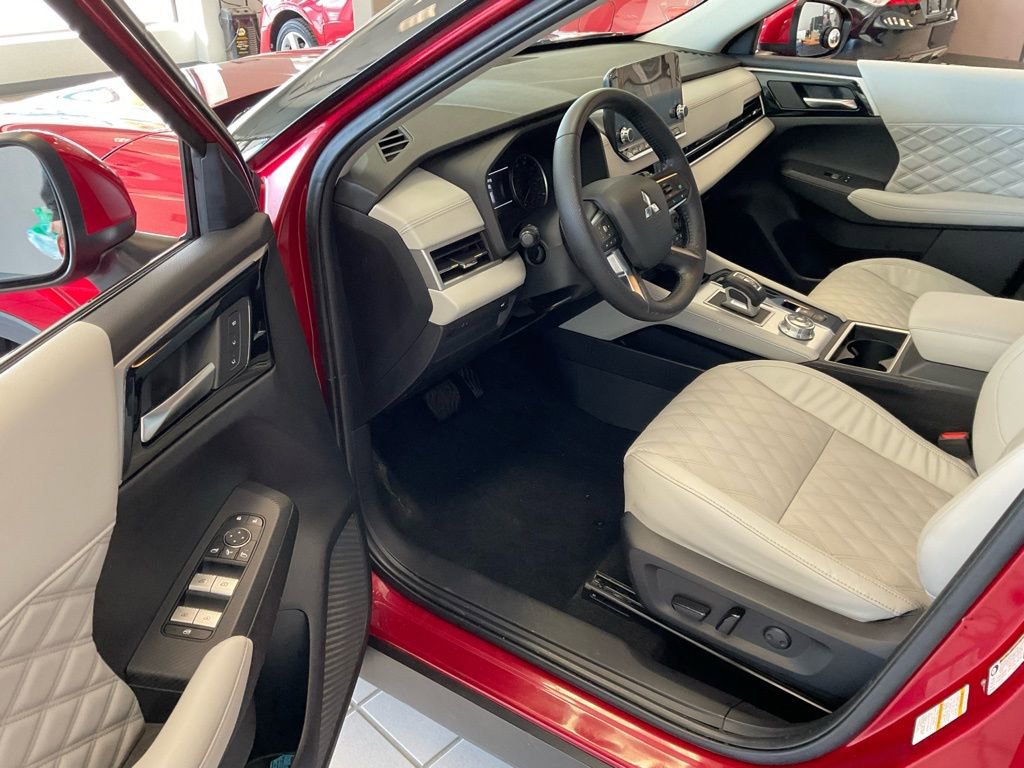 Used 2022 Mitsubishi Outlander SEL image 9