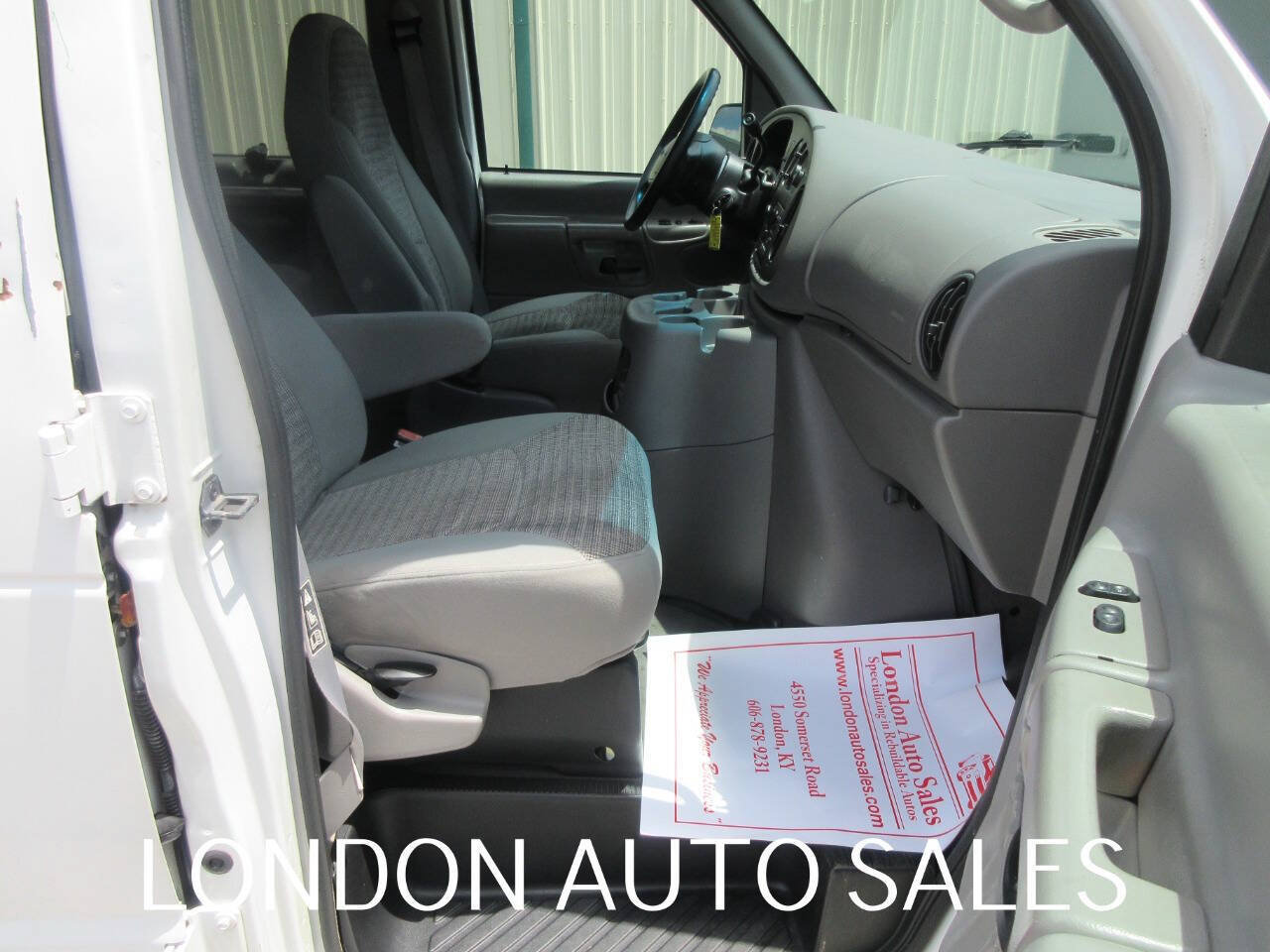 Used 2001 Ford E-350 and Econoline 350 XLT RWD image 14