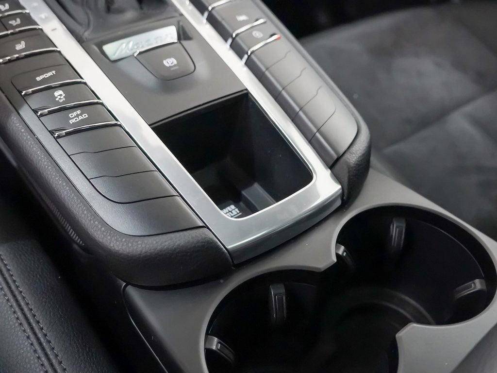 Certified 2021 Porsche Macan image 34