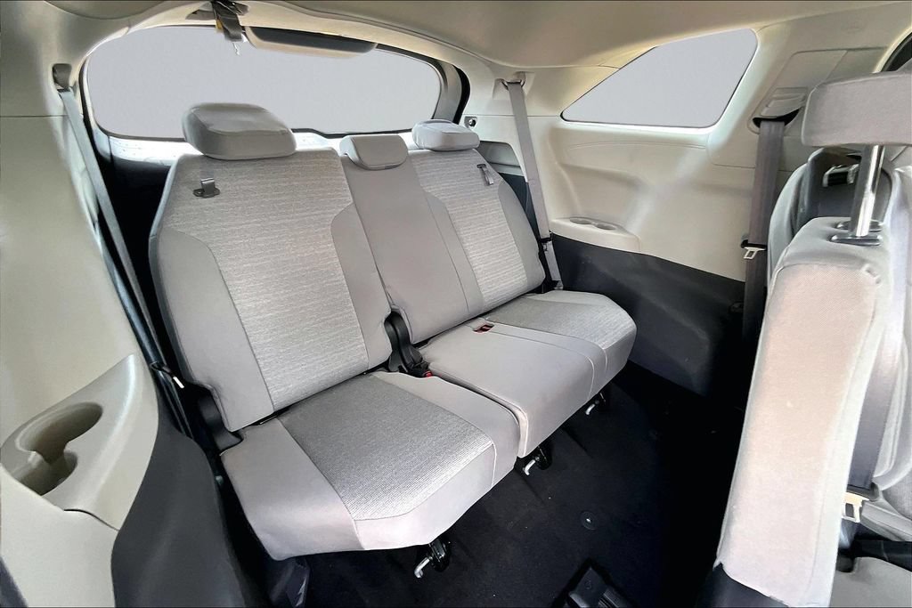 Used 2021 Toyota Sienna LE FWD image 26