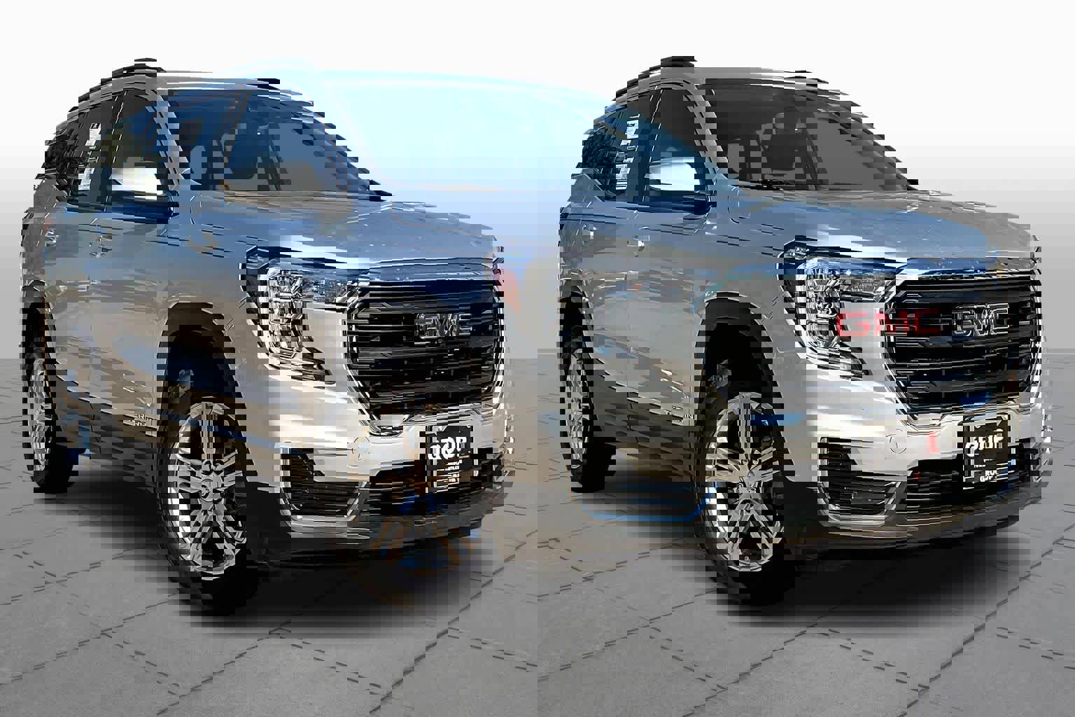 Used 2022 GMC Terrain SLE w/ Driver Convenience Package image 2