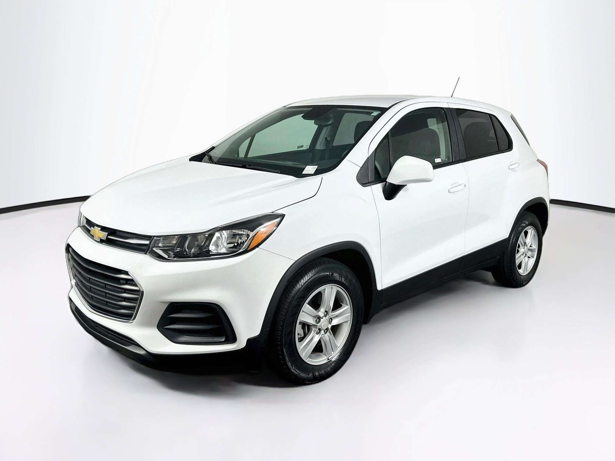Used 2022 Chevrolet Trax LS w/ Tint and Cruise Package FWD image 3