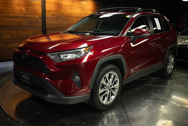 Used 2021 Toyota RAV4 XLE Premium w/ Carpet Mat Package (TMS) FWD image 2