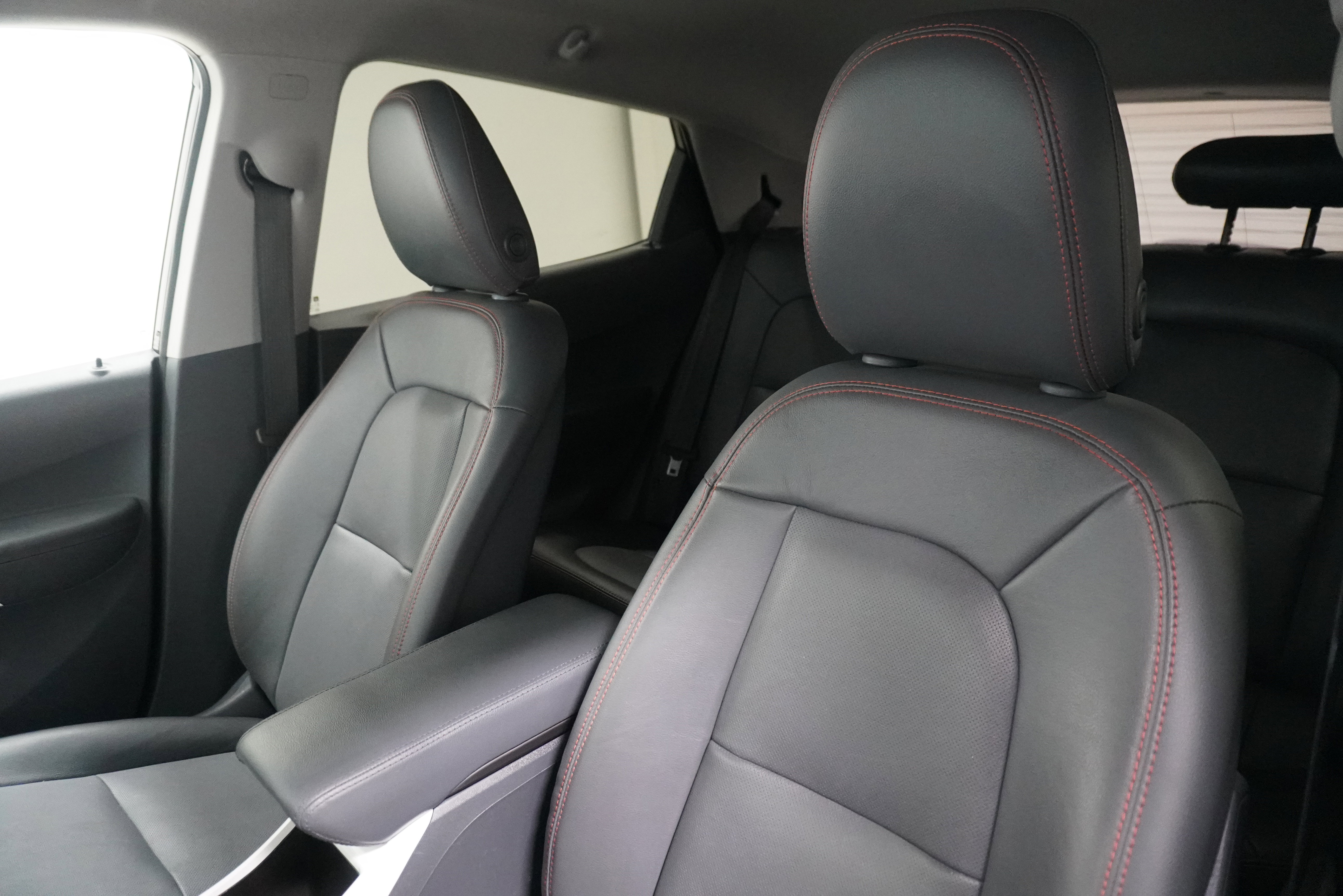 Used 2019 Chevrolet Bolt Premier w/ Infotainment Package image 11