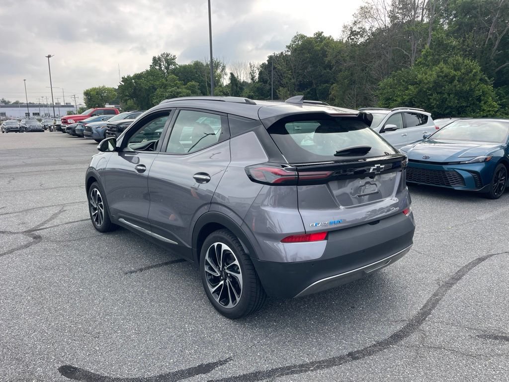 Used 2023 Chevrolet Bolt EUV Premier w/ Sun & Sound Package FWD image 3