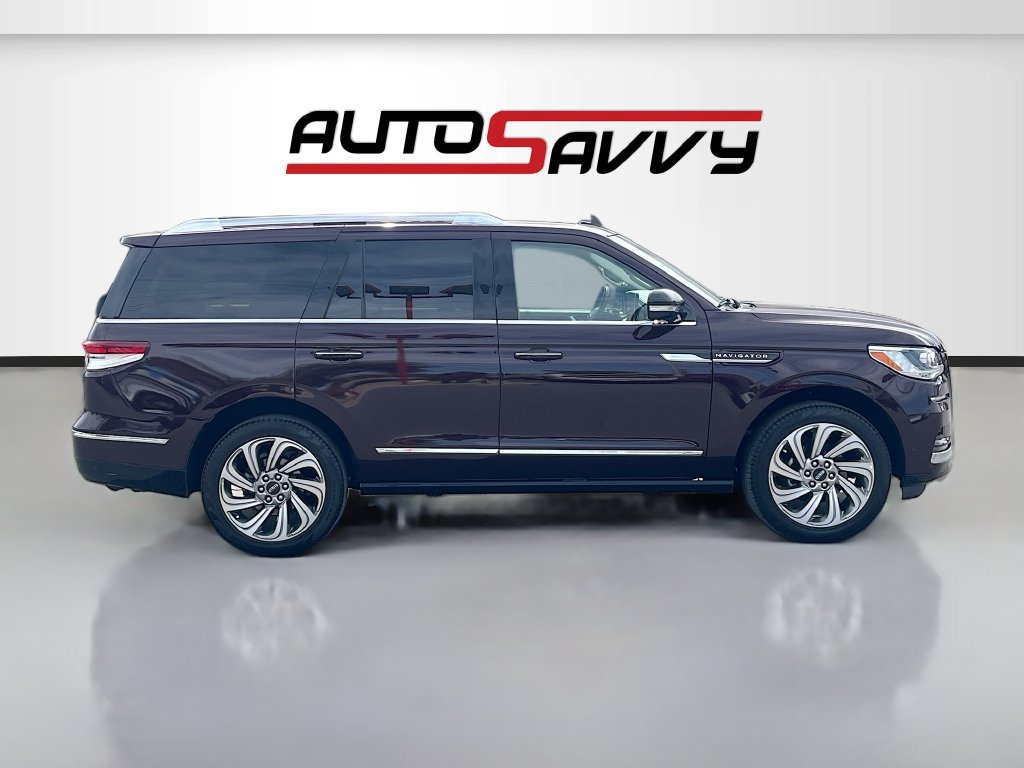 Used 2024 Lincoln Navigator Reserve AWD/4WD image 8