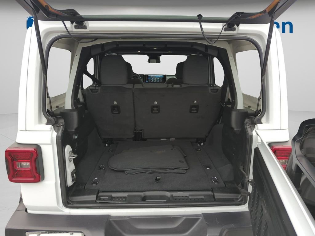 Used 2025 Jeep Wrangler Unlimited Sahara AWD/4WD image 17